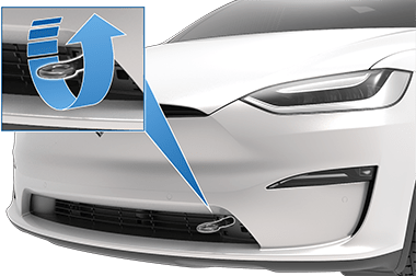 Přední část vozidla se zvětšeným vyobrazením s šipkami označujícími nutnost otočit tažné oko proti směru hodinových ručiček za účelem jeho zajištění