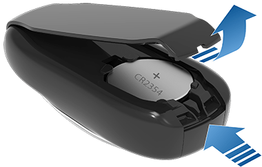 Šipky znázorňující postup otevření prostoru na baterie v klíči Tesla