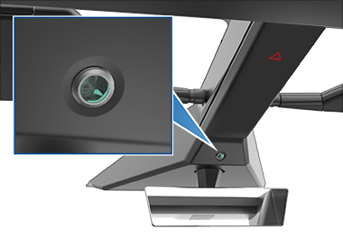 La consola del techo con un recuadro ampliado de la cámara de la cabina