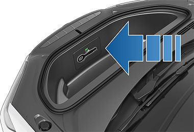 Šipka označující umístění tažného oka v předním zavazadlovém prostoru